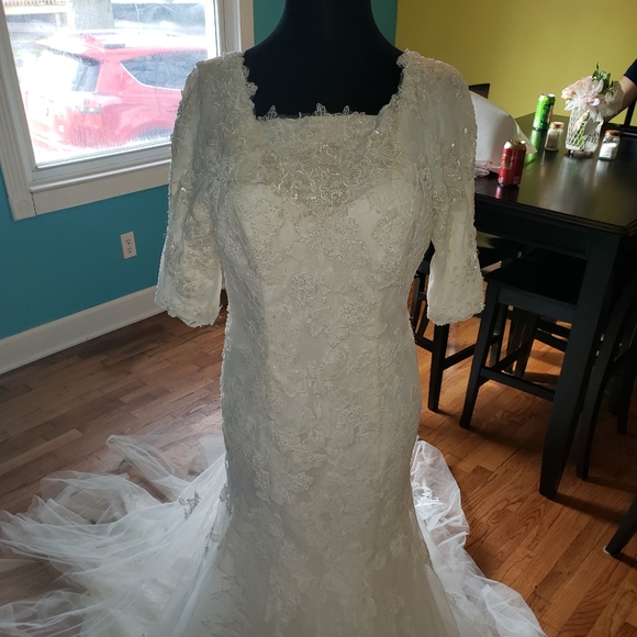 Modest wedding dress - Picture 2 of 7
